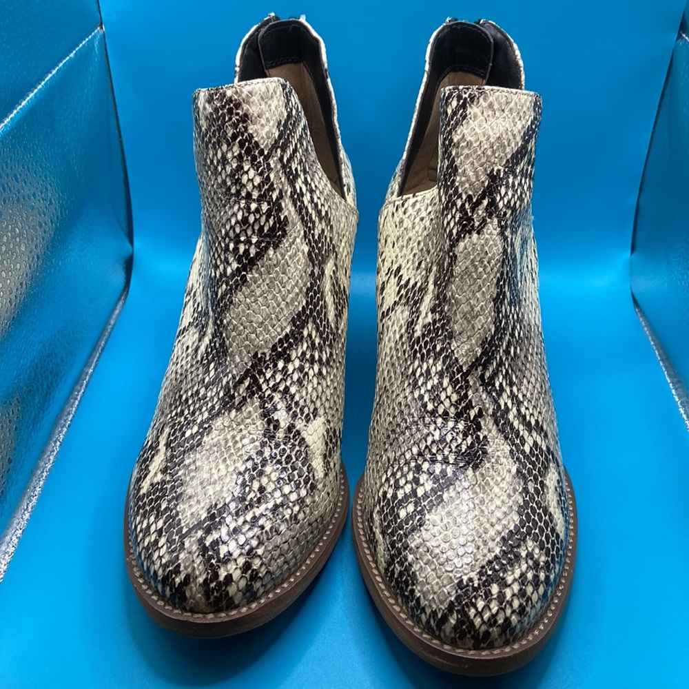 Women’s NWOB Blondo Women's Neda Waterproof Ankle Bootie, snakeskin print. Sz 9M - Picture 2 of 11
